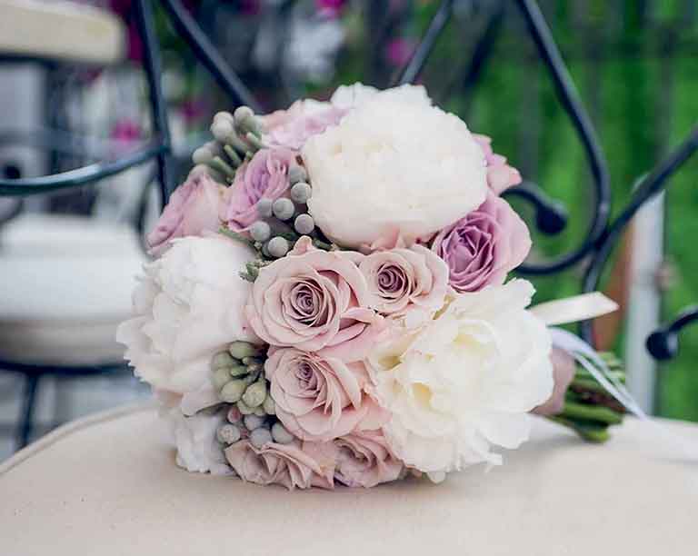 Bouquet de rose sur table